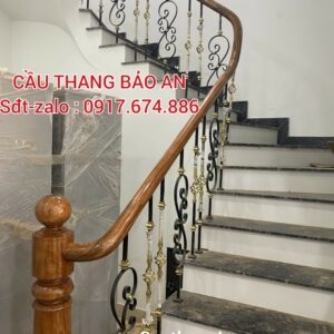 CẦU THANG SẮT ĐẸP NGHỆ THUẬT. CẦU THANG SẮT TAY VỊN GỖ