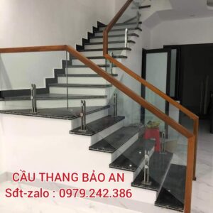 CẦU THANG KÍNH GỖ ĐẸP TẠI HÀ NỘI. MẪU CẦU THANG KÍNH TAY GỖ ĐẸP