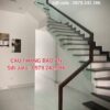 CẦU THANG GỖ KÍNH CƯỜNG LỰC . TAY VỊN CẦU THANG KÍNH GỖ ĐẸP