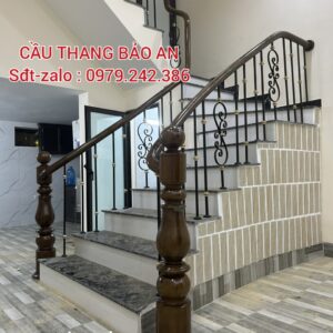 LAN CAN CẦU THANG SẮT MỸ THUẬT ĐẸP . MẪU CẦU THANG SẮT ĐẸP TAY VỊN GỖ