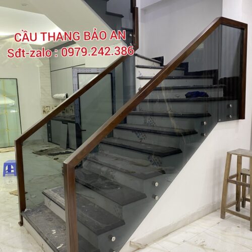 CẦU THANG LAN CAN KÍNH GỖ ĐẸP. TAY VỊN CẦU THANG KÍNH GỖ ĐẸP TẠI HÀ NỘI