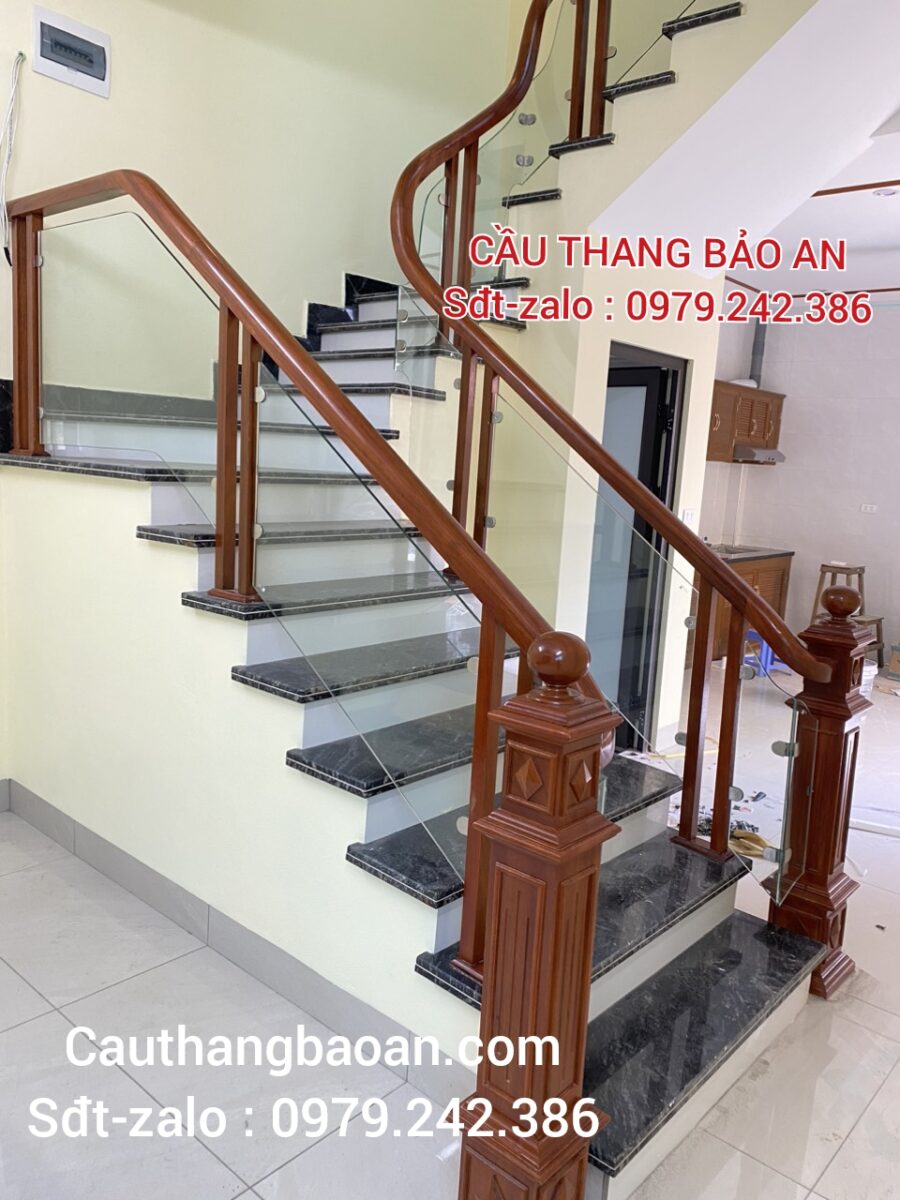 CẦU THANG LAN CAN KÍNH TẠI TAM ĐẢO, VĨNH PHÚC