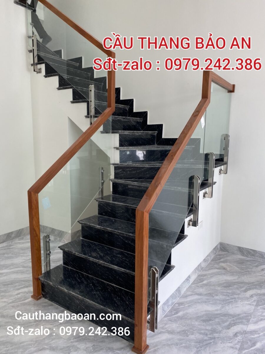 CẦU THANG KÍNH TAY GỖ HƯNG YÊN