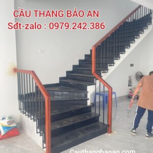 CẦU THANG SẮT TAY VỊN GỖ . MẪU CẦU THANG LAN CAN SẮT GỖ ĐẸP