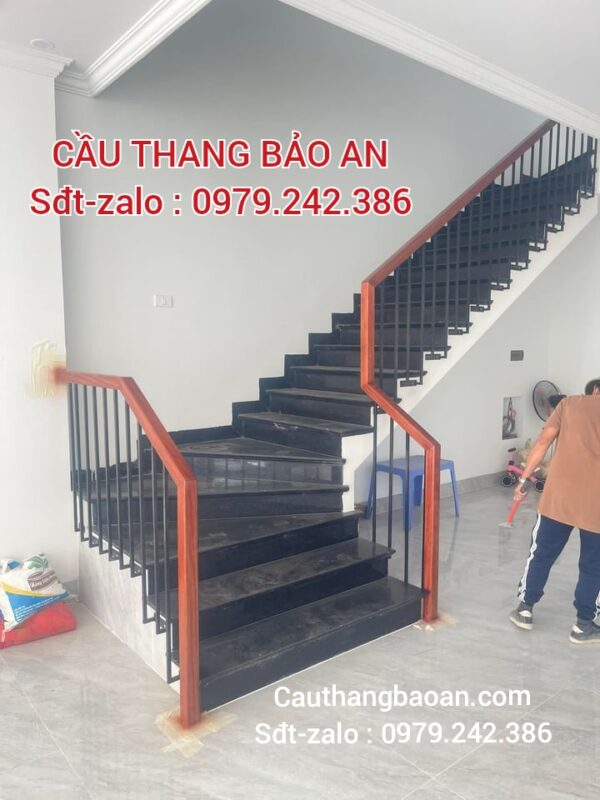 CẦU THANG SẮT TAY VỊN GỖ . MẪU CẦU THANG LAN CAN SẮT GỖ ĐẸP