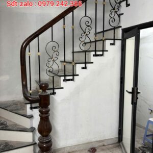 TAY VỊN CẦU THANG SẮT NGHỆ THUẬT. CẦU THANG SẮT ĐẸP TẠI HÀ NỘI