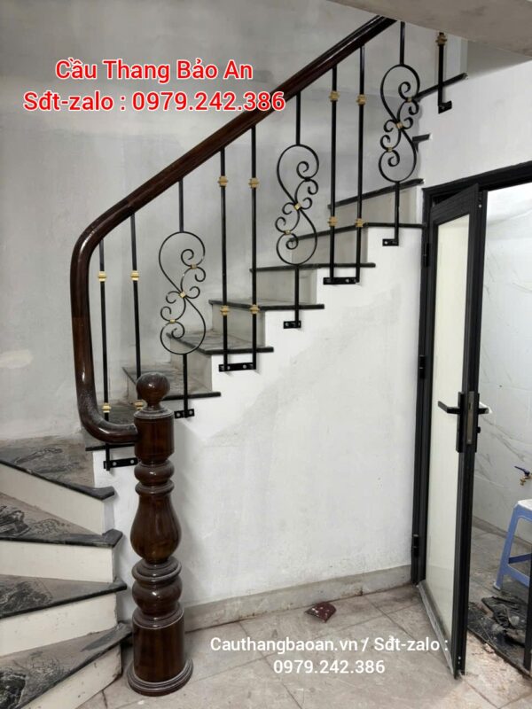 TAY VỊN CẦU THANG SẮT NGHỆ THUẬT. CẦU THANG SẮT ĐẸP TẠI HÀ NỘI