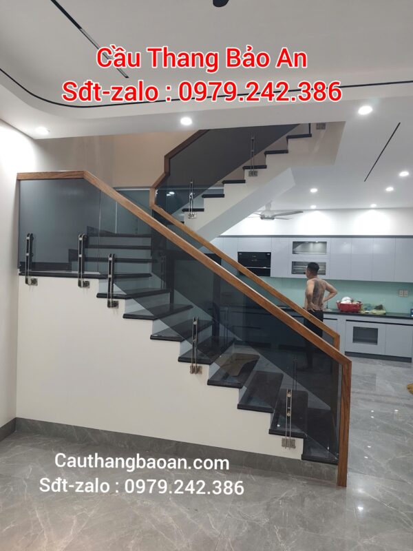 Cầu Thang Lan Can Kính Xám Khói . Tay Vịn Cầu Thang Kính Đẹp Tại Hà Nội
